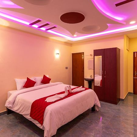 Auro Beach Resort 蓬蒂切里 外观 照片